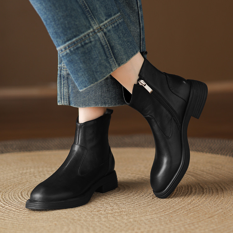 Chelsea Boots in Top Grain Leather with Chunky Mid Heel